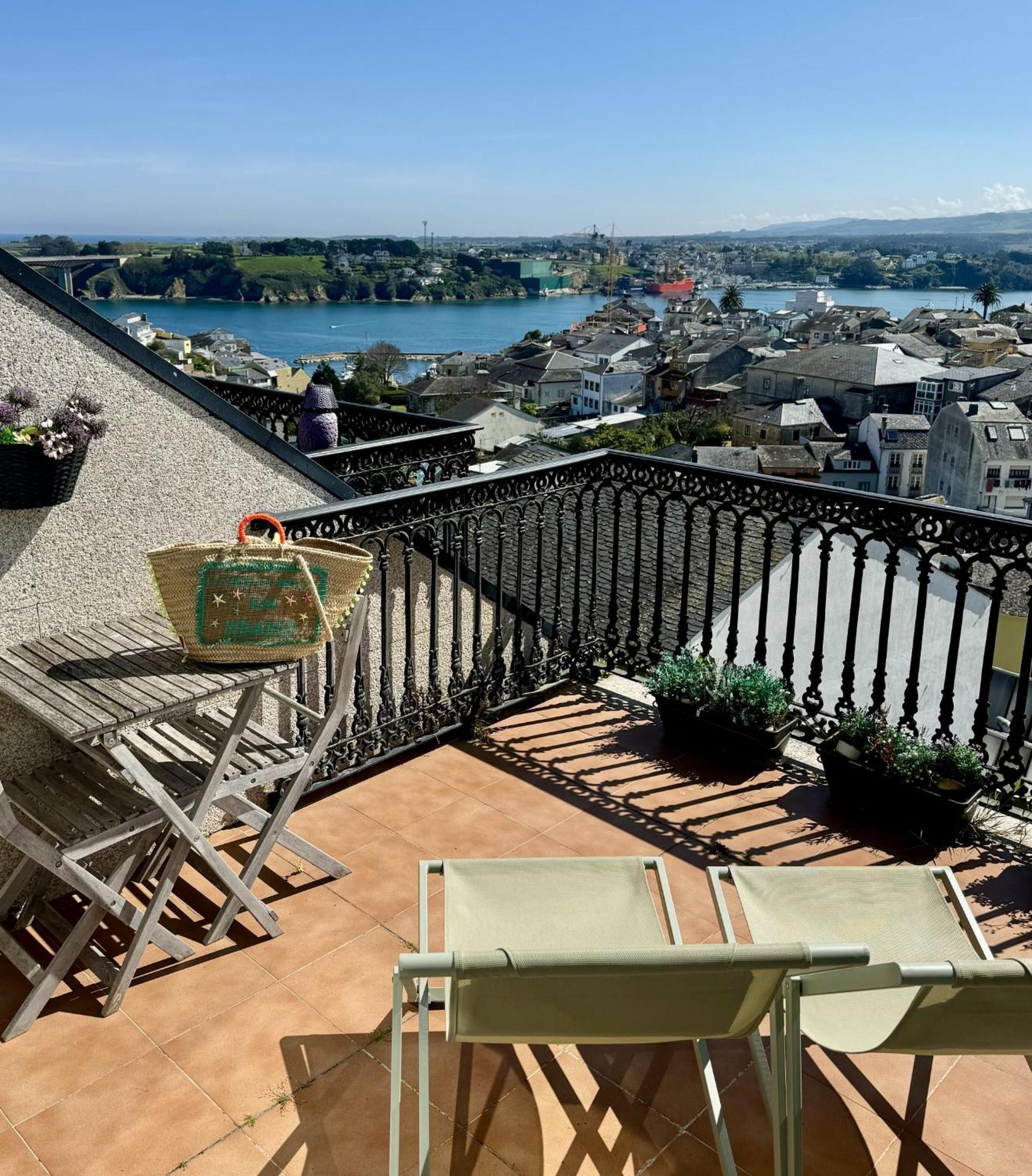 Moderno Piso Con La Mejor Terraza De Ribadeo Y Vistas Maravillosas Exterior photo